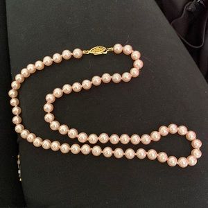 Women’s pearl necklace